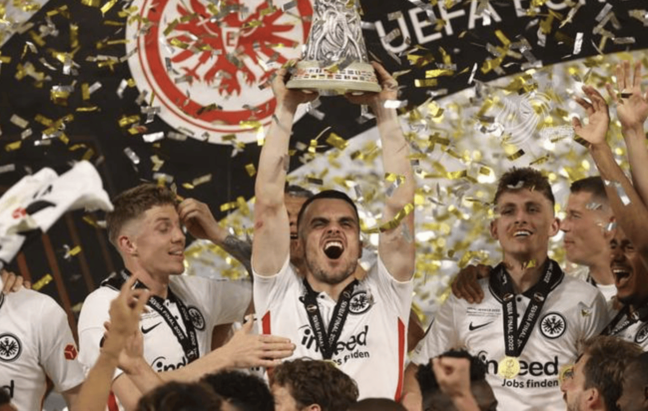 关于转会期法兰克福调整名单以备德甲风云突变波尔图今夜临场应变，门兴格拉德巴赫止住颓势备战欧篮联都惊呆了的信息